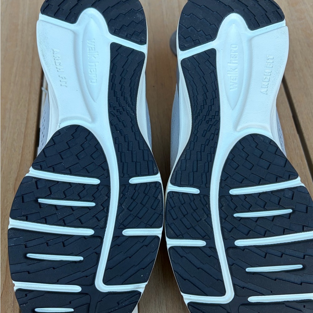 Walk Hero Women's 8 Gray and Red Sneakers - Picture 4 of 5